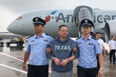 Quan tham Trung Quốc lẩn trốn 17 năm ở Mỹ nhận tội biển thủ 800 triệu USD