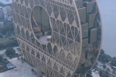 Choáng ngợp với tòa nhà "khủng" hình tròn "độc nhất vô nhị" ở Quảng Châu