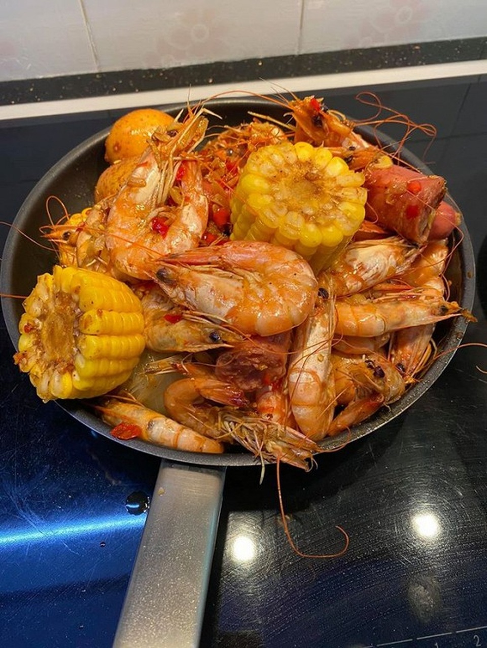 Ở nhà mùa dịch, loạt sao nam bỗng dưng trở thành “vua đầu bếp” - 5 Ở nhà mùa dịch, loạt sao nam bỗng dưng trở thành “vua đầu bếp” - 5