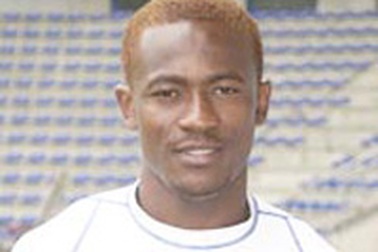 Zokora: “MU và Chelsea đang theo đuổi tôi” 