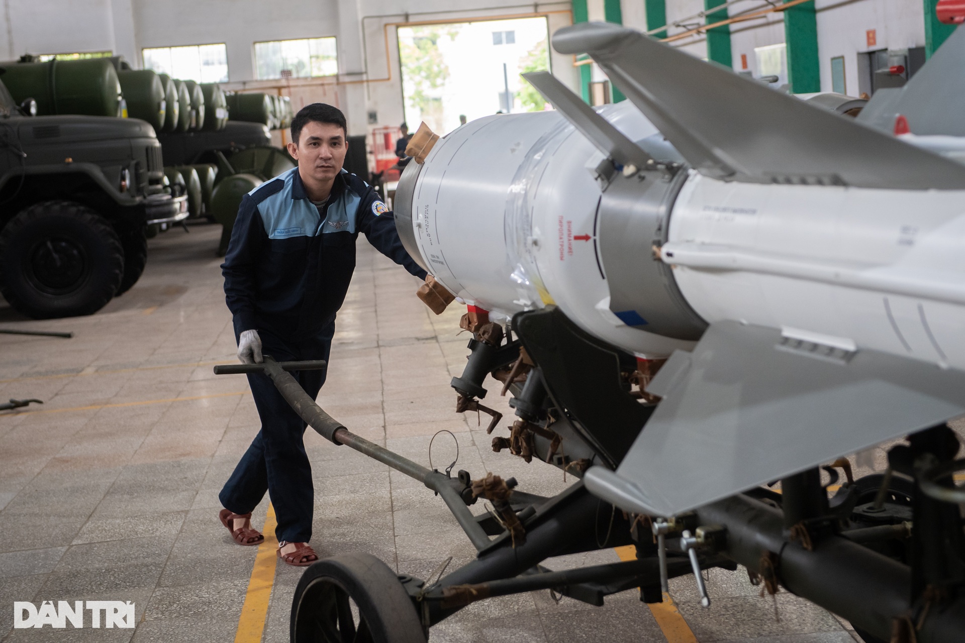 Bên trong nhà máy sửa chữa tên lửa lớn nhất Việt Nam - 11 Bên trong nhà máy sửa chữa tên lửa lớn nhất Việt Nam - 11