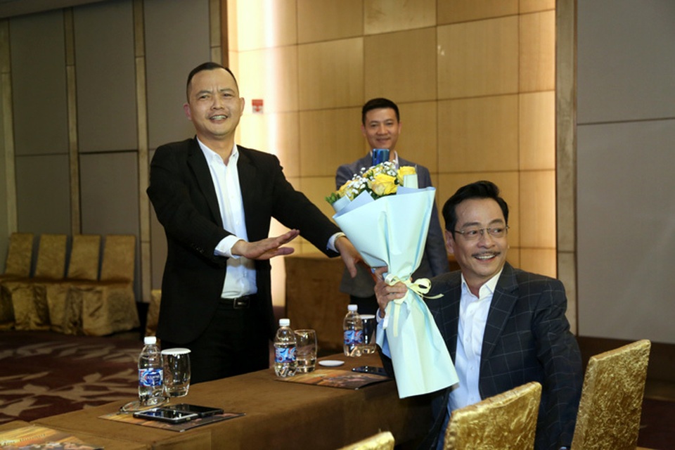 NSND Hoàng Dũng phải phẫu thuật vì bệnh cột sống trở nặng - 1 NSND Hoàng Dũng phải phẫu thuật vì bệnh cột sống trở nặng - 1