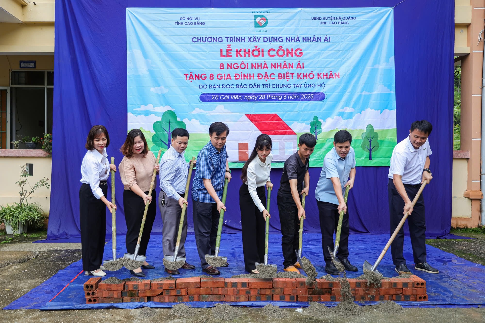 “Cảm ơn vì luôn nhớ những đóng góp của gia đình người có công với đất nước - 24 “Cảm ơn vì luôn nhớ những đóng góp của gia đình người có công với đất nước - 24