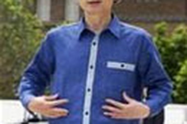 Công chức “cởi cà vạt” để tiết kiệm điện