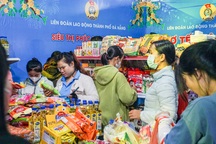 Hơn 20.000 lao động khó khăn nhận hỗ trợ quà Tết