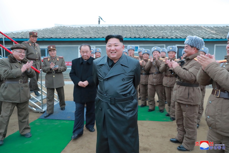 “Giải mã” phong cách thời trang mới của ông Kim Jong-un - 1 “Giải mã” phong cách thời trang mới của ông Kim Jong-un - 1