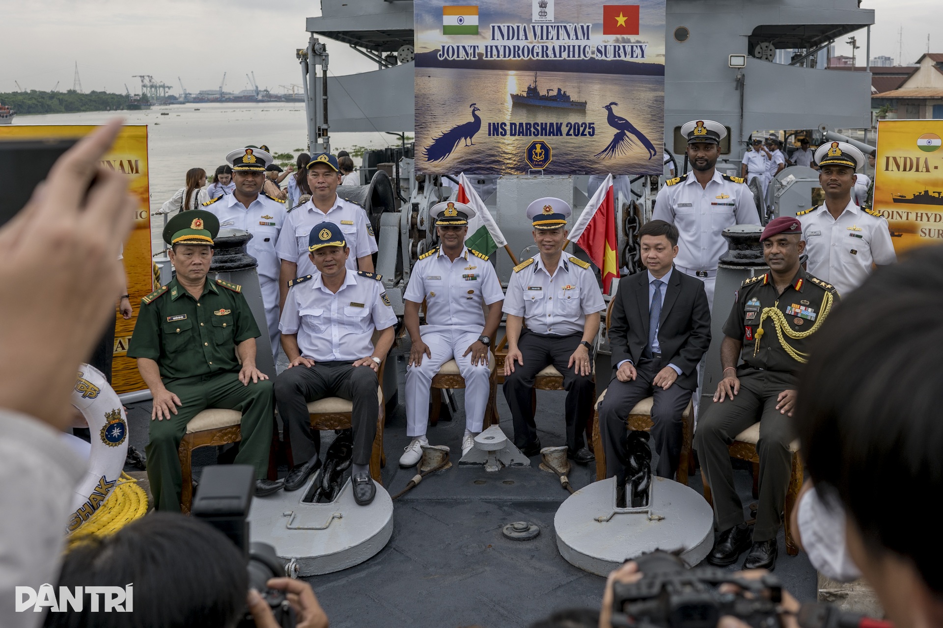Tàu Hải quân Ấn Độ cập cảng Sài Gòn - 5 Tàu Hải quân Ấn Độ cập cảng Sài Gòn - 5