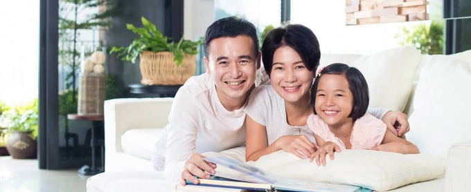 Trẻ em có quyền được sống chung với cha mẹ. Ảnh minh họa