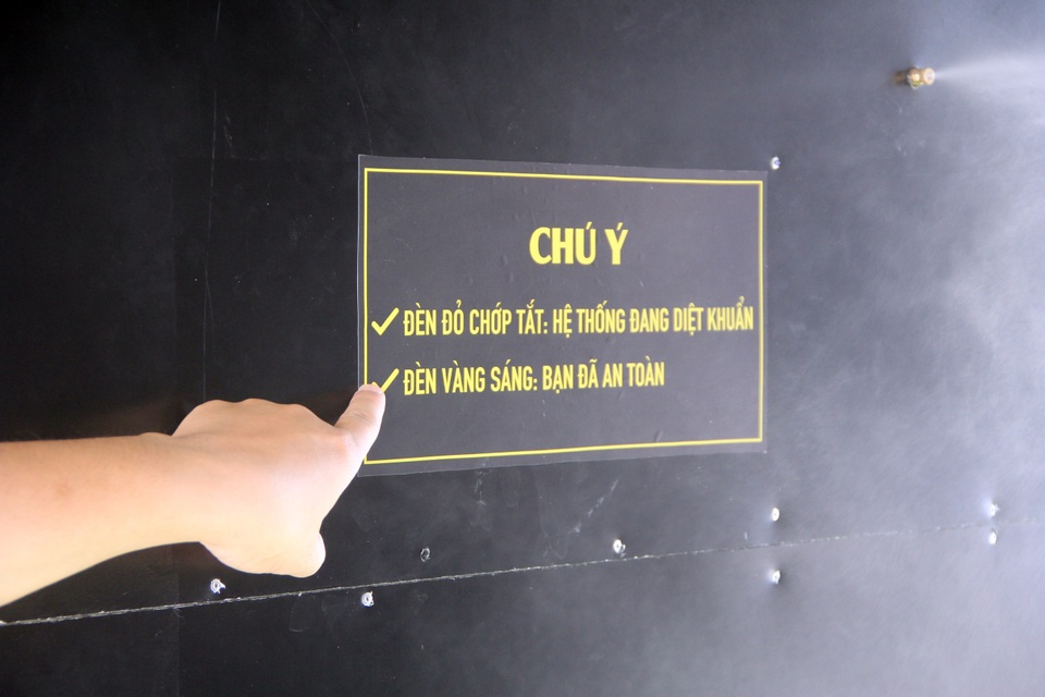 Thầy cô chế tạo buồng khử khuẩn để toàn trường sử dụng chống dịch Covid-19 - 2 Thầy cô chế tạo buồng khử khuẩn để toàn trường sử dụng chống dịch Covid-19 - 2