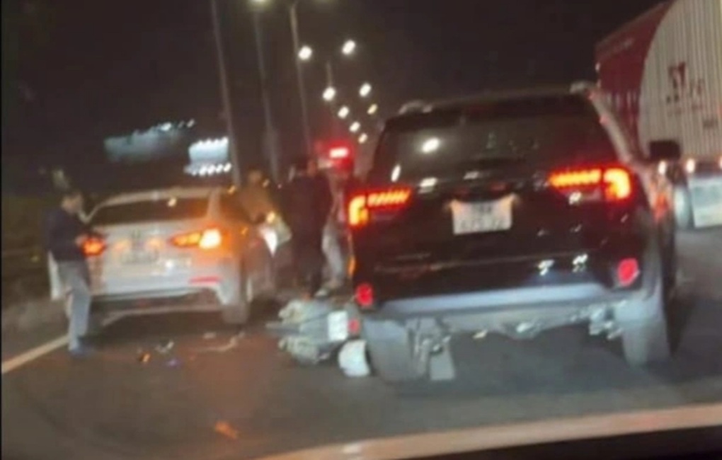 Lái xe máy say rượu, phóng ngược chiều cao tốc - 1