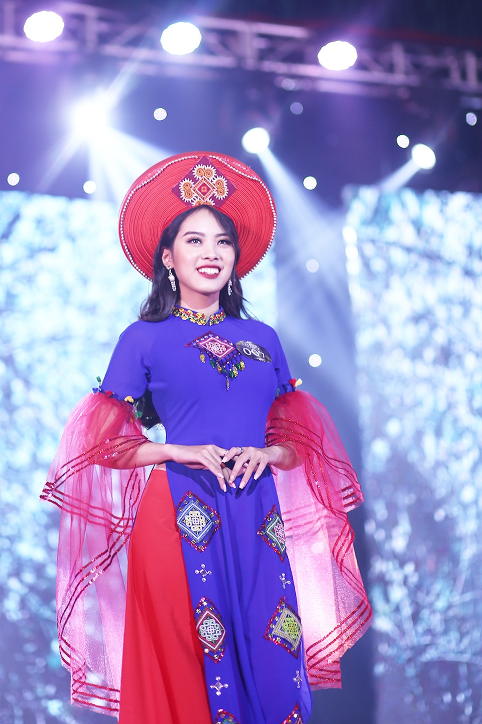 Cựu nữ sinh chuyên Sử đăng quang Hoa khôi ĐH Luật Hà Nội - 8 Cựu nữ sinh chuyên Sử đăng quang Hoa khôi ĐH Luật Hà Nội - 8