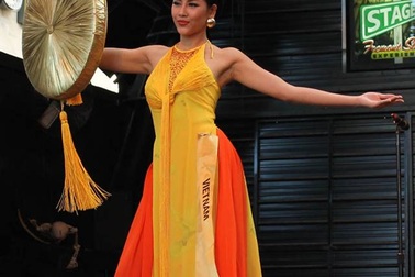 Người đẹp Hoa hậu hòa bình thế giới 2016 rực rỡ sắc màu quốc phục