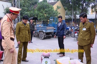 Bắt 200kg nội tạng động vật “trôi nổi” đem tiêu thụ dịp Tết