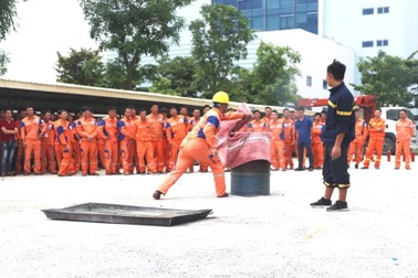 EVNNPC thực hiện an toàn phòng cháy trong sử dụng điện và quản lý vận hành lưới phân phối