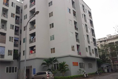 Hà Nội: Bé trai rơi từ tầng 6 nhà chung cư xuống đất