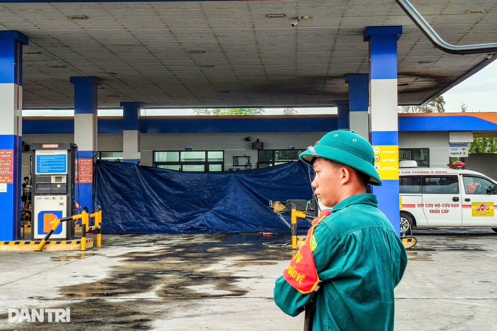 Vụ cháy ô tô 2 người tử vong: Không biết trong xe có người? - 2