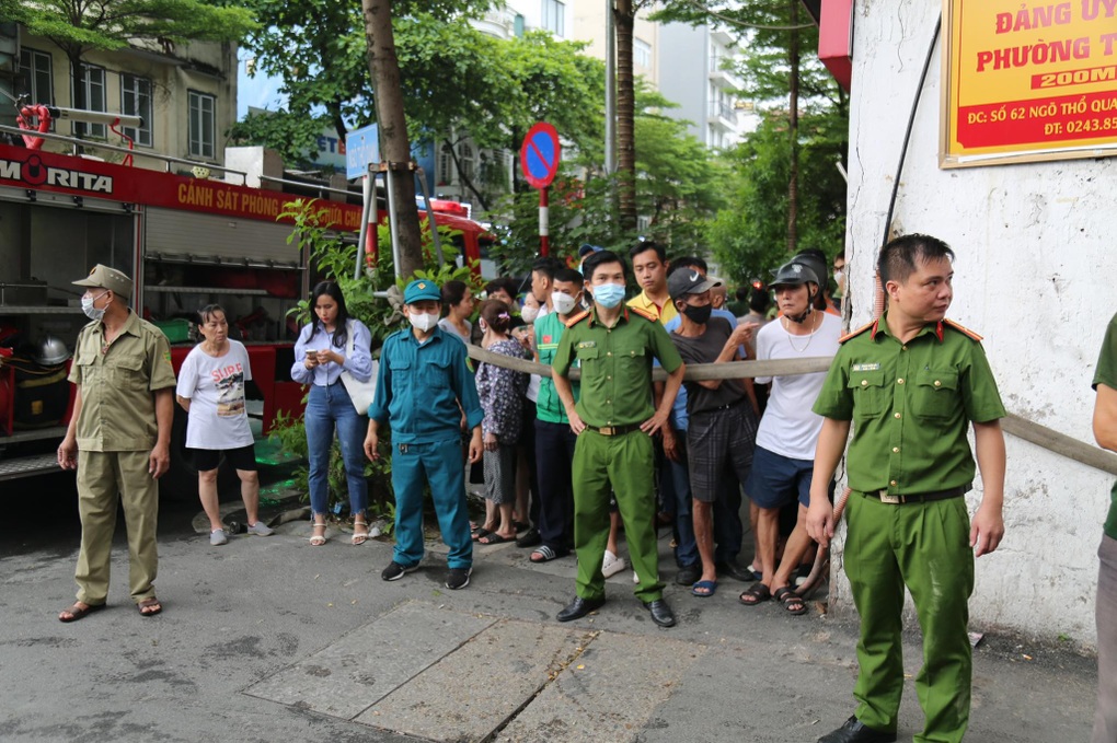 Lời kể của các nhân chứng vụ cháy nhà 3 người tử vong ở Hà Nội - 9 Lời kể của các nhân chứng vụ cháy nhà 3 người tử vong ở Hà Nội - 9