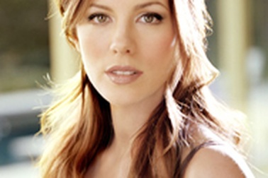 Kate Beckinsale: Đẹp đằm thắm...