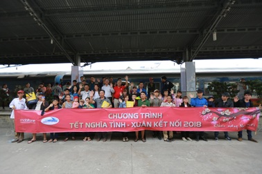 MobiFone cùng "cả nước chung tay vì người nghèo"