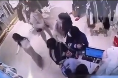 Nhặt được thẻ tín dụng của người khác, tiêu gần 6 triệu có bị truy cứu?