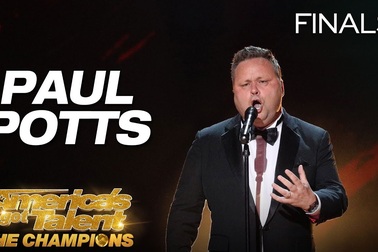 Quán quân Tìm kiếm Tài năng Anh khoe giọng