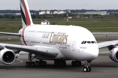 Máy bay dân dụng lớn nhất thế giới hạ cánh khẩn vì cháy động cơ