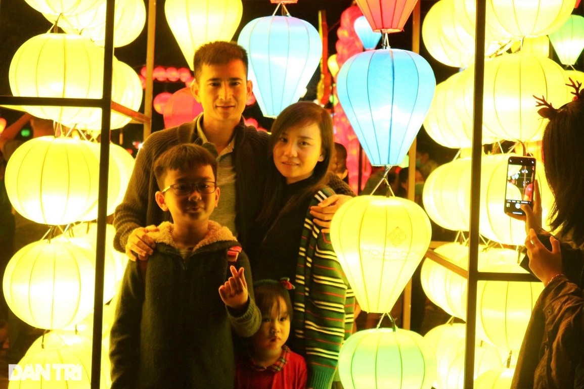 Thắp sáng phố cổ, đánh thức Hội An - 9