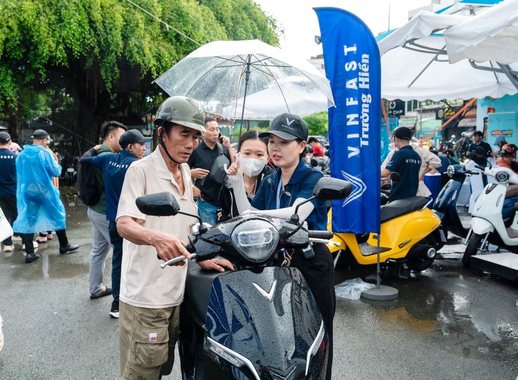 Sự kiện “Đổi xăng lấy điện” tại TPHCM thu hút sự quan tâm của người dân - 2 Sự kiện “Đổi xăng lấy điện” tại TPHCM thu hút sự quan tâm của người dân - 2
