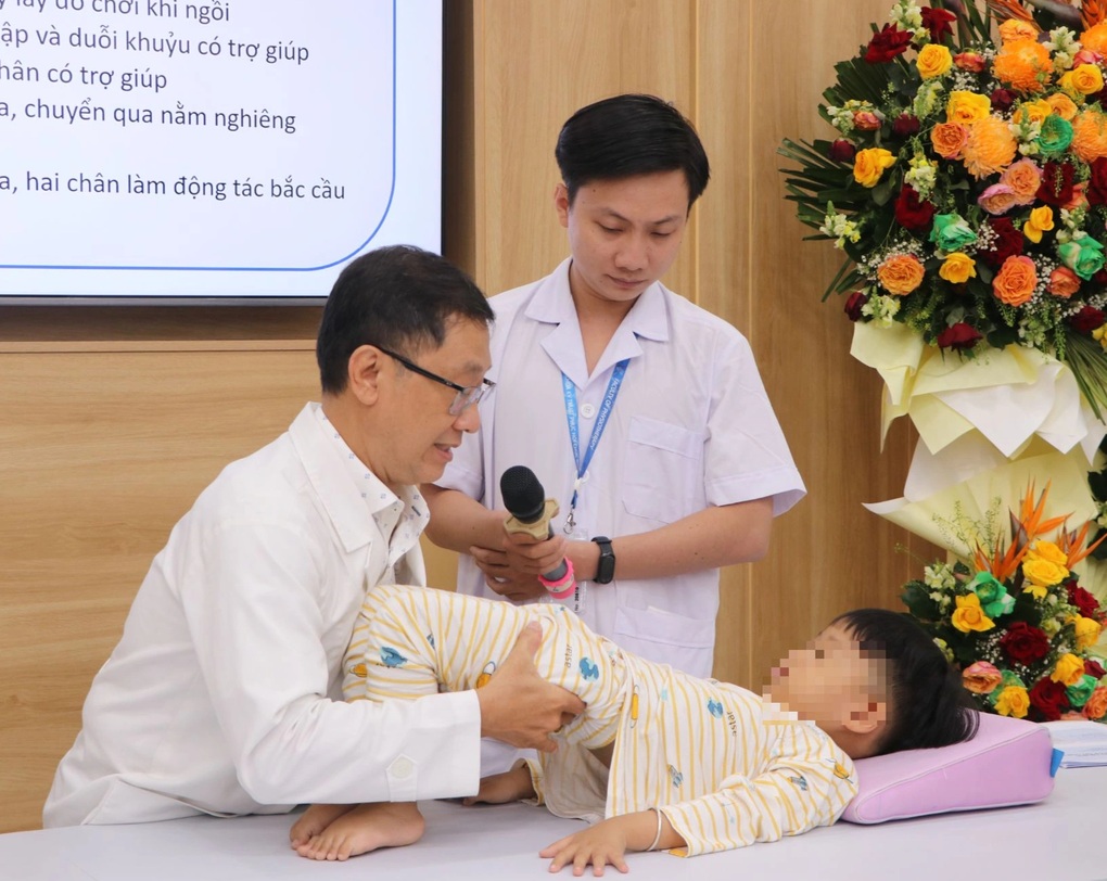 Nhận biết dấu hiệu sớm bệnh teo cơ tủy như thế nào? - 1
