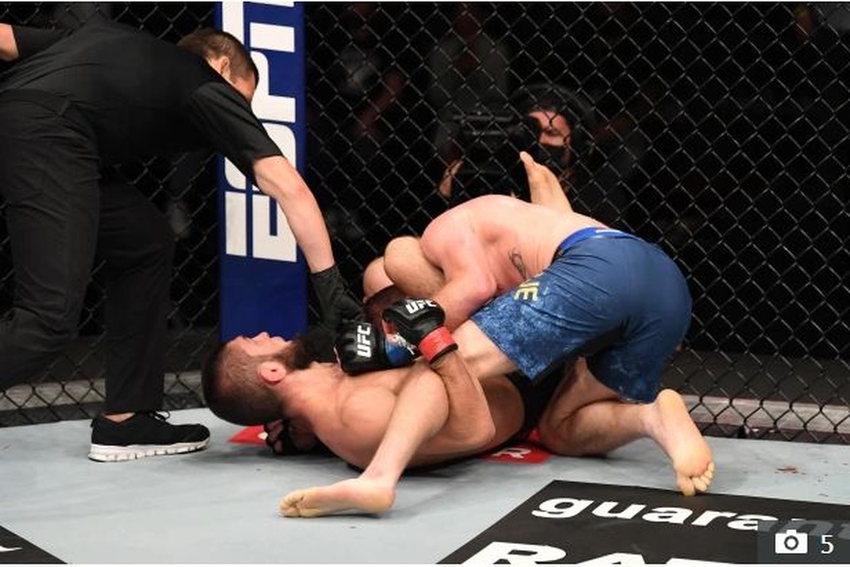Khabib Nurmagomedov bỏ túi hơn 138 tỷ đồng ở trận đấu kết thúc sự nghiệp - 1 Khabib Nurmagomedov bỏ túi hơn 138 tỷ đồng ở trận đấu kết thúc sự nghiệp - 1