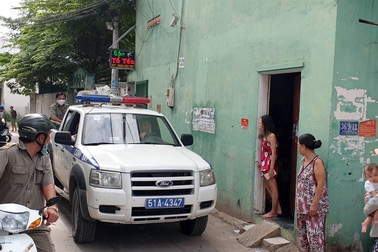 Bắt tạm giam người phụ nữ tạt xăng đốt chồng vì mâu thuẫn