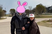 Bức ảnh hẹn hò gây sốt của "chị đẹp" Son Ye Jin và người đàn ông giấu mặt