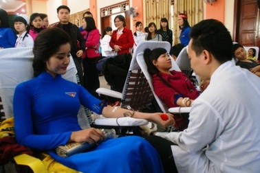 Người đẹp xứ Thanh cùng 1.000 bạn trẻ tham gia hiến máu tình nguyện