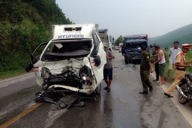 Xe chở gas tông xe đông lạnh, 3 người nhập viện