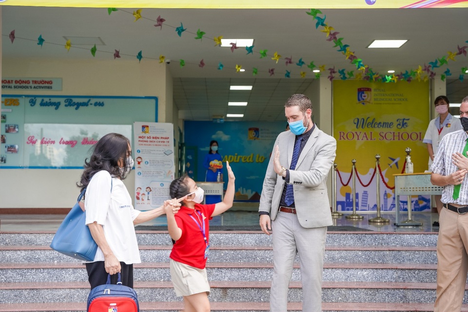 Ngày đầu đến trường tràn ngập niềm vui của thầy và trò Royal School - 2 Ngày đầu đến trường tràn ngập niềm vui của thầy và trò Royal School - 2