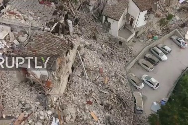 Thị trấn Pescara del Tronto tại miền trung Italy bị tàn phá nhìn từ trên cao