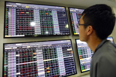 Chứng khoán tăng gần 50 điểm, cổ phiếu của tỷ phú bùng nổ