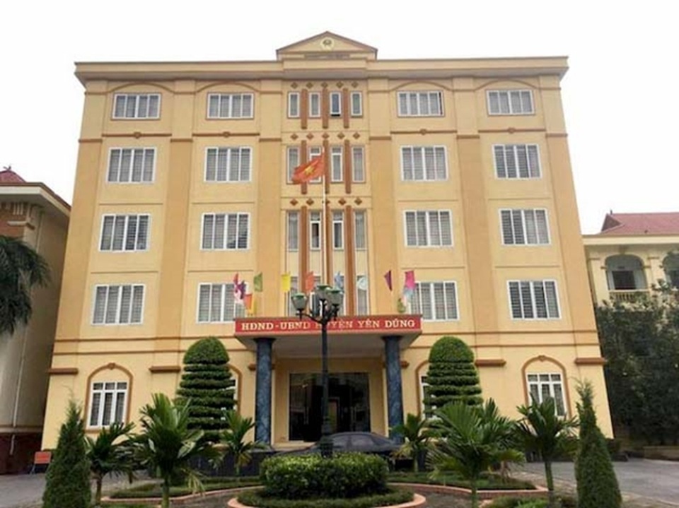 Vụ hộ nghèo ở nhà 3 tầng: Sẽ xử nghiêm cán bộ, xin lỗi nhân dân - 4 Vụ hộ nghèo ở nhà 3 tầng: Sẽ xử nghiêm cán bộ, xin lỗi nhân dân - 4
