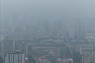 Trời Hà Nội mù mịt trong ngày ô nhiễm không khí ở tốp đầu thế giới