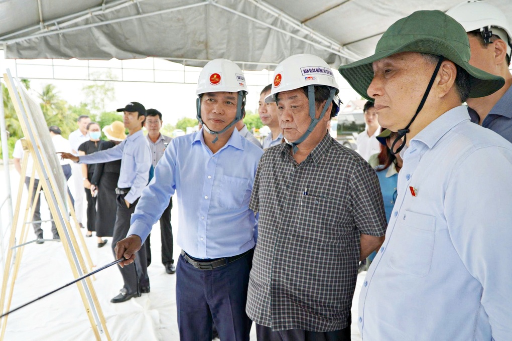 Chậm tiến độ tuyến đường biểu tượng quốc gia là có lỗi với dân - 1 Chậm tiến độ tuyến đường biểu tượng quốc gia là có lỗi với dân - 1