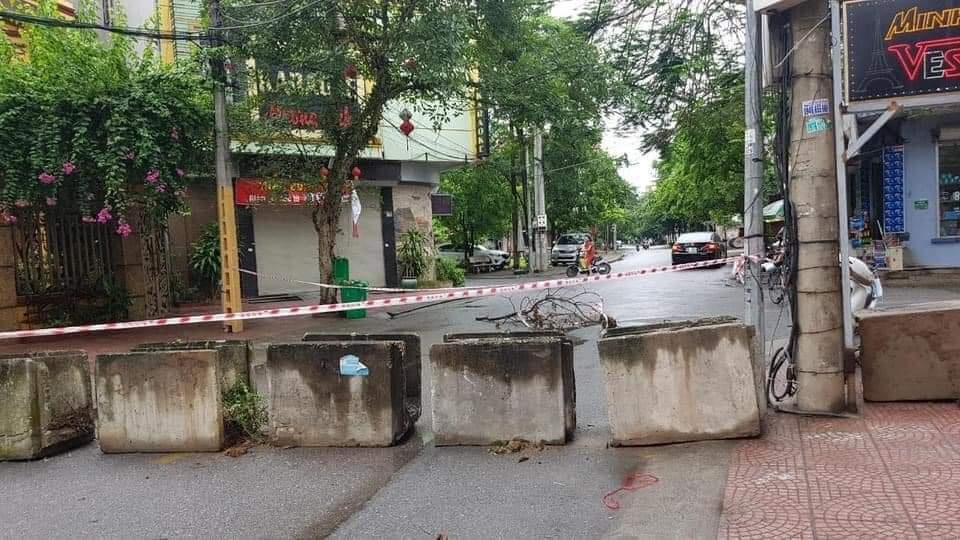 TP Bắc Ninh xếp gạch, bê tông, dàn hàng ô tô chốt cứng mọi ngả đường - 8 TP Bắc Ninh xếp gạch, bê tông, dàn hàng ô tô chốt cứng mọi ngả đường - 8