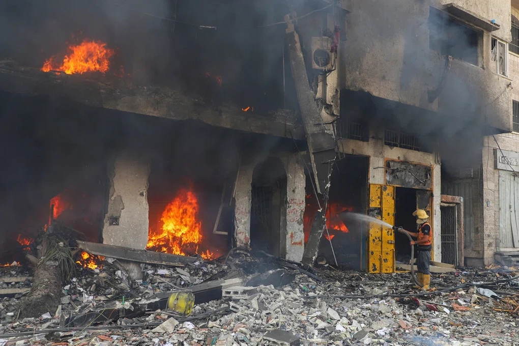 Đống đổ nát 55 triệu tấn ở Gaza nặng gấp 13 lần kim tự tháp Ai Cập - 1 Đống đổ nát 55 triệu tấn ở Gaza nặng gấp 13 lần kim tự tháp Ai Cập - 1