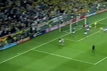 10 bàn thắng đẹp của Ibrahimovic: Số 8 vs Italia