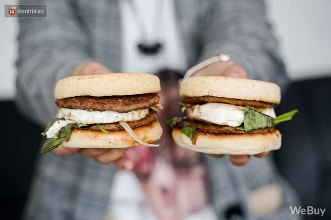 Ăn thử burger vị phở vừa ra mắt của McDonald’s: Thơm nức mũi, đủ ngon nhưng hình như thiếu món gia vị quan trọng nhất? - Ảnh 11. Ăn thử burger vị phở vừa ra mắt của McDonald’s: Thơm nức mũi, đủ ngon nhưng hình như thiếu món gia vị quan trọng nhất? - Ảnh 11.
