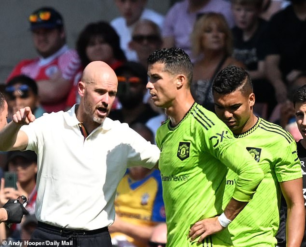 Thi đấu tệ hại, C.Ronaldo nổi cáu với đồng đội - 2 Thi đấu tệ hại, C.Ronaldo nổi cáu với đồng đội - 2
