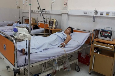 Nổ súng bút trên bàn nhậu, nam thanh niên ở Khánh Hòa nhập viện