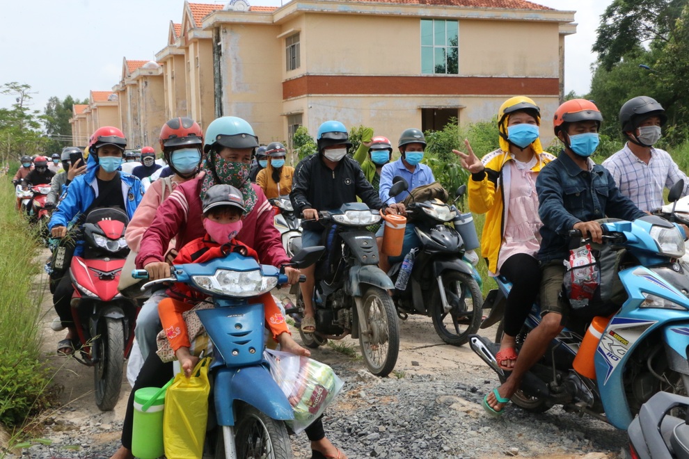 Thiếu lao động trầm trọng, TPHCM nhắn tin mời công nhân trở lại làm việc - 2 Thiếu lao động trầm trọng, TPHCM nhắn tin mời công nhân trở lại làm việc - 2