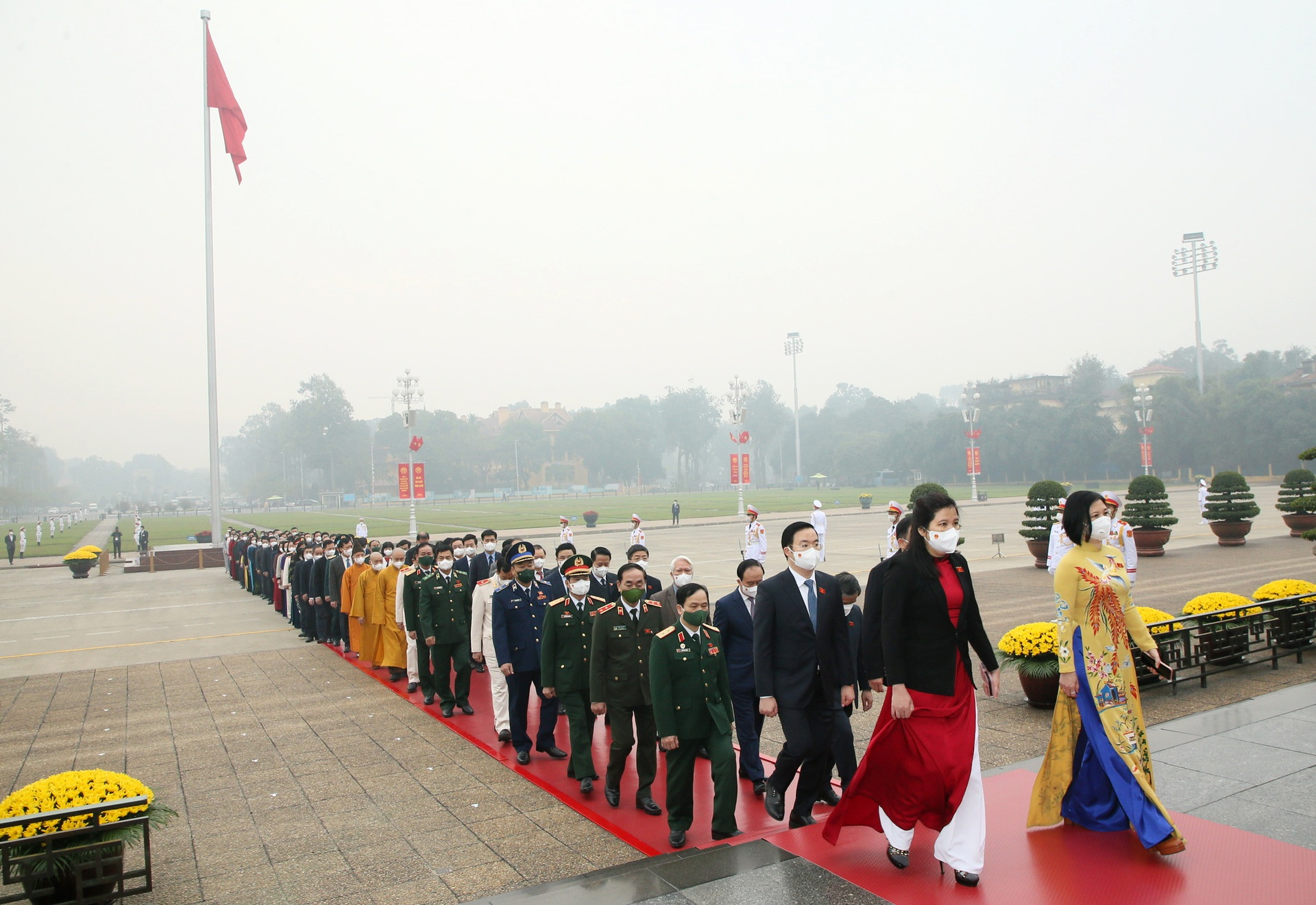 Lãnh đạo Đảng, Nhà nước, đại biểu Quốc hội viếng Lăng Chủ tịch Hồ Chí Minh - 5