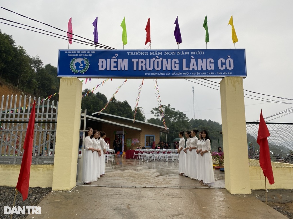 Trường mầm non Làng Cò từng bị cháy rụi... tưng bừng trong ngày khánh thành - 3 Trường mầm non Làng Cò từng bị cháy rụi... tưng bừng trong ngày khánh thành - 3