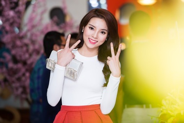 Kỳ Duyên rạng rỡ bên Mai Thu Huyền